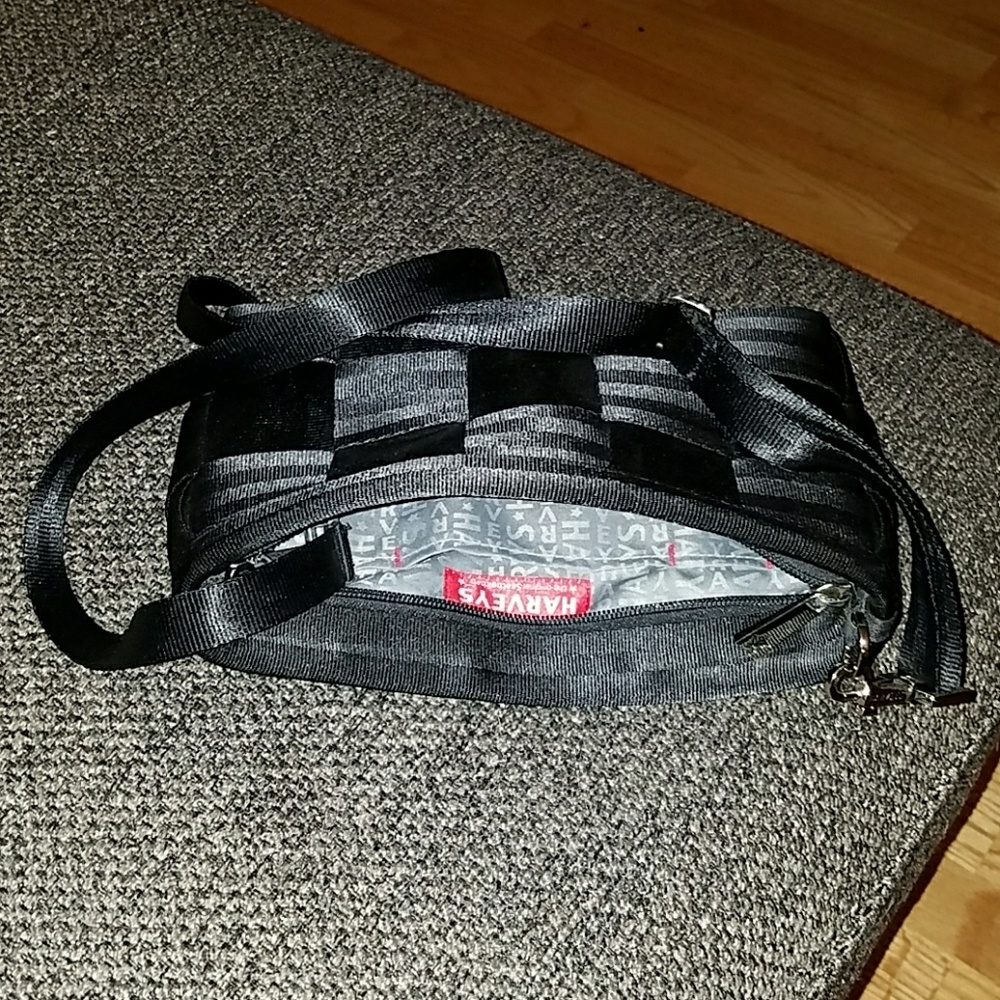 Harveys seatbelt crossbody bag